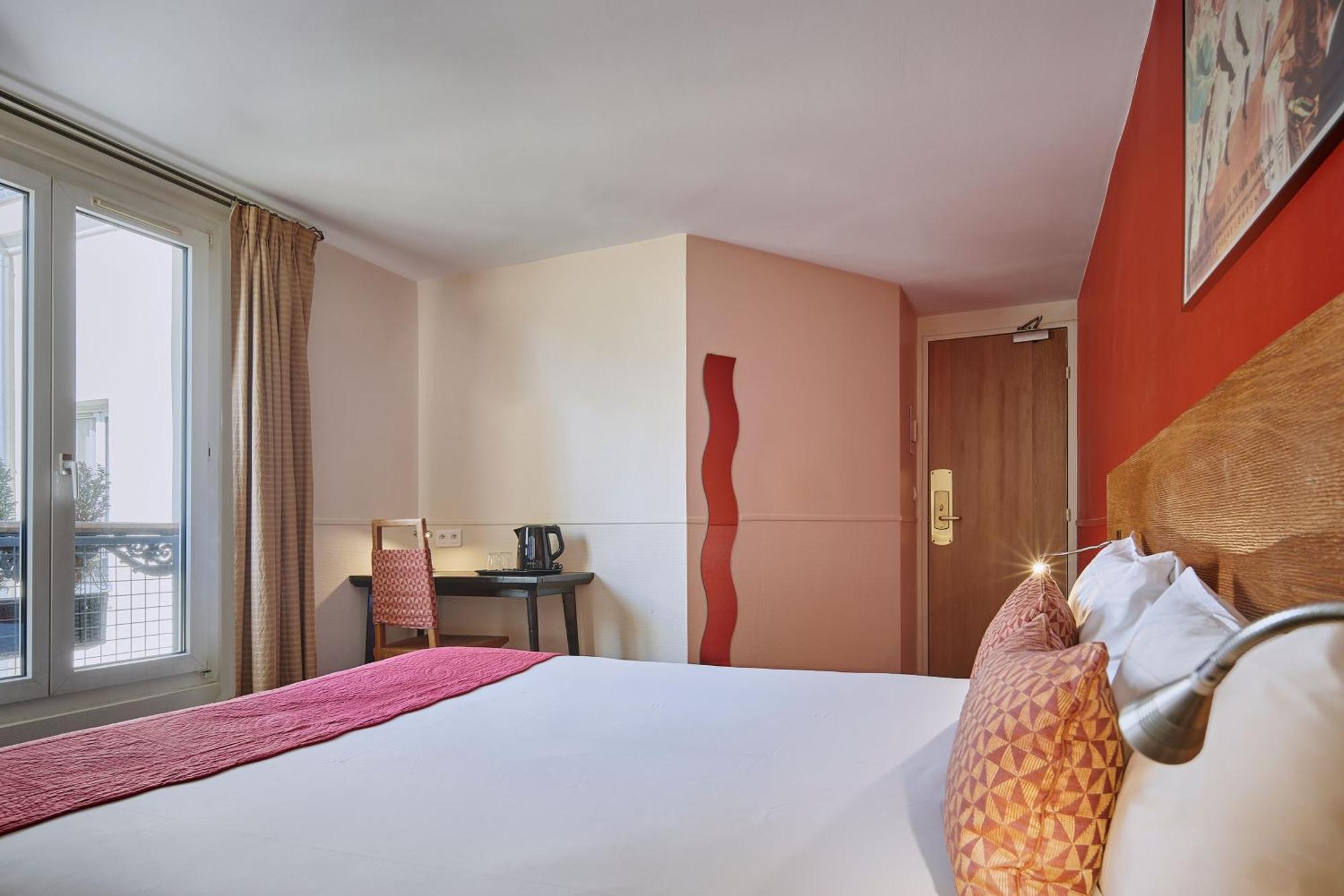 Hotel Moulin Plaza By Happyculture Париж Экстерьер фото